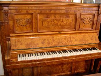 W.M. Knabe Upright